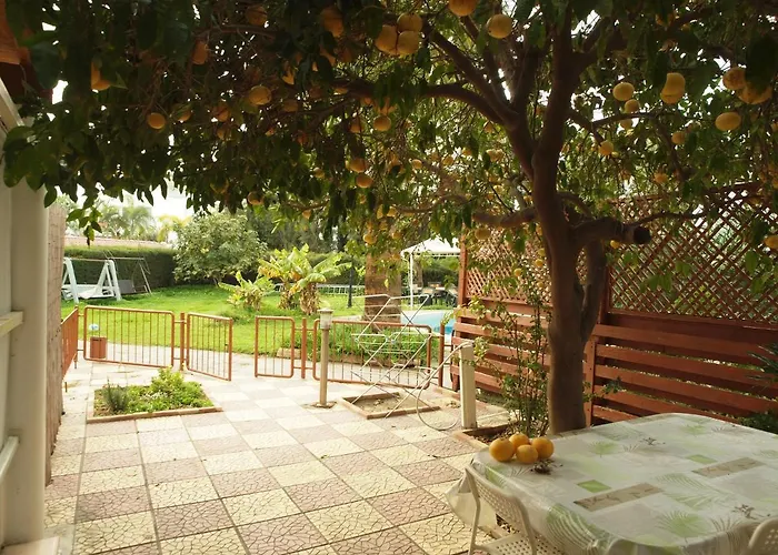 Moon-light Studio Guest house *